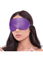 Comfortable unisex collar with adjustable clamps and blindfold for elevated intimate restraint play