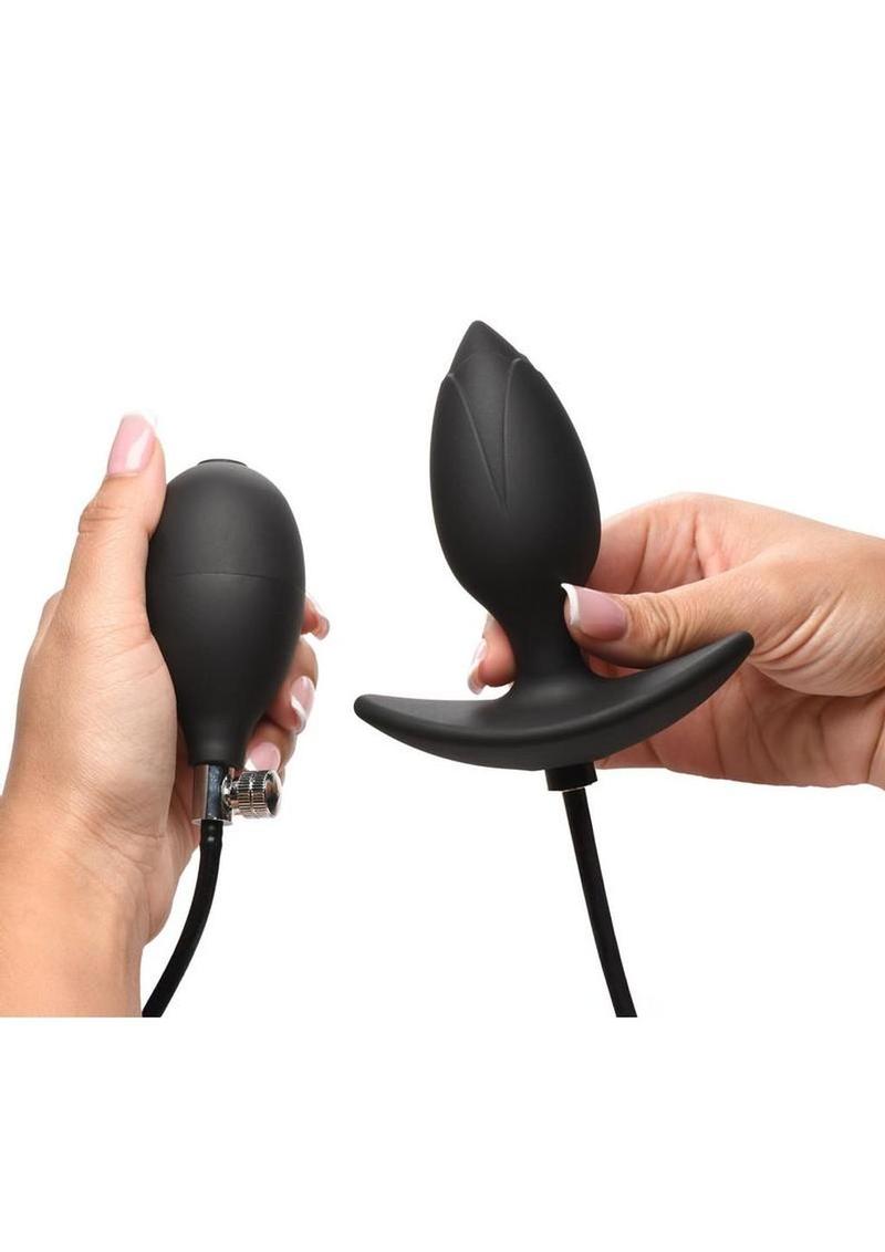 Anal expander plug with pump bulb